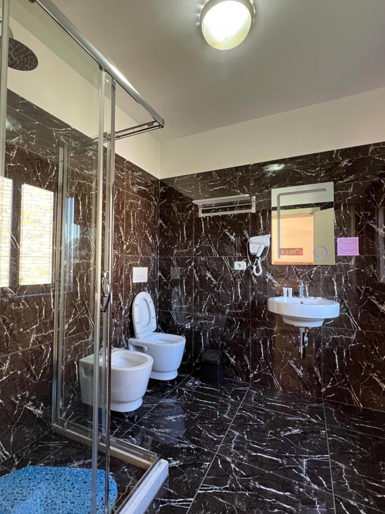 Hotel Vila Arbri Берат Экстерьер фото