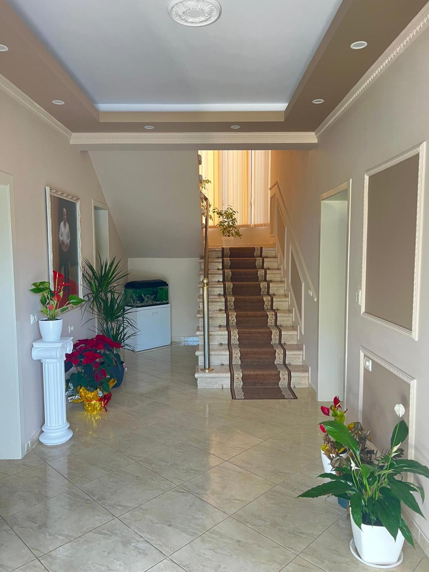 Hotel Vila Arbri Берат Экстерьер фото